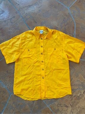 Vintage CLIO 100% Silk Short-Sleeve Button-Up W/ Pockets Shirt in Yellow
